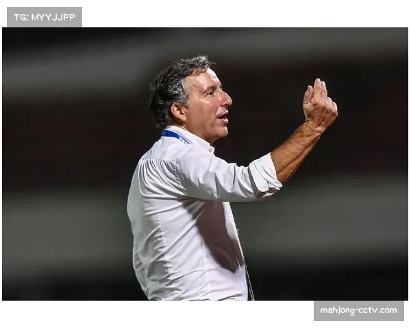 官方:莱万特功勋主帅哈维尔·佩雷拉赛季末离任,继任者风格未知 官方:莱万特功勋主帅哈维尔·佩雷拉赛季末离任,继任者风格未知